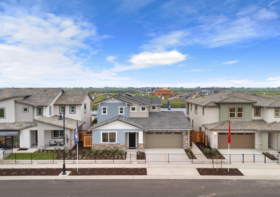 Designing Modern Lakeside Homes at Clearwater